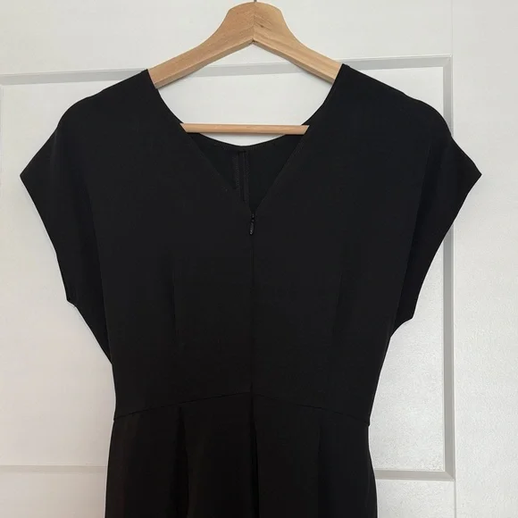 Elegant Black Women's Dress - Picture 3 of 3